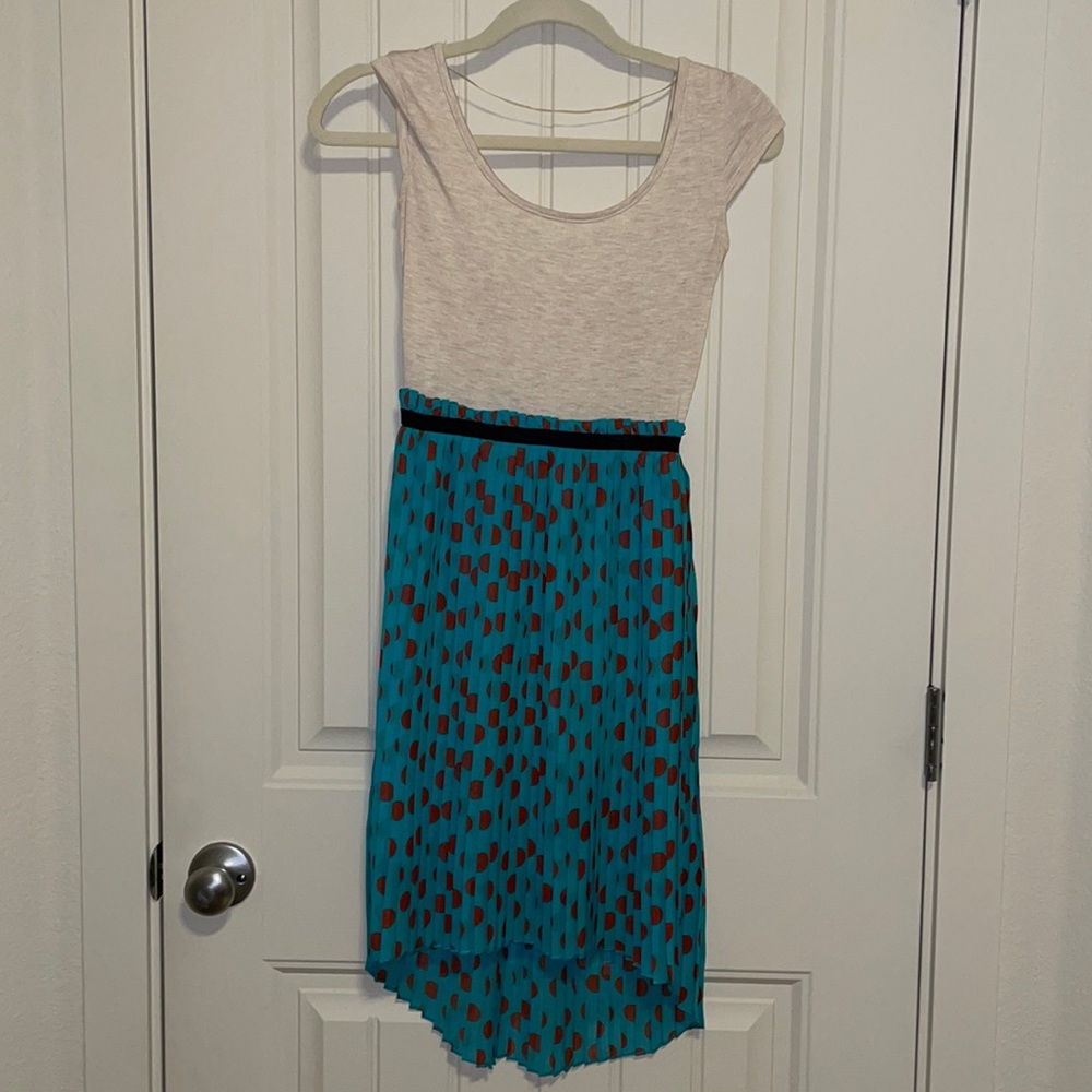 Scoop neck dress